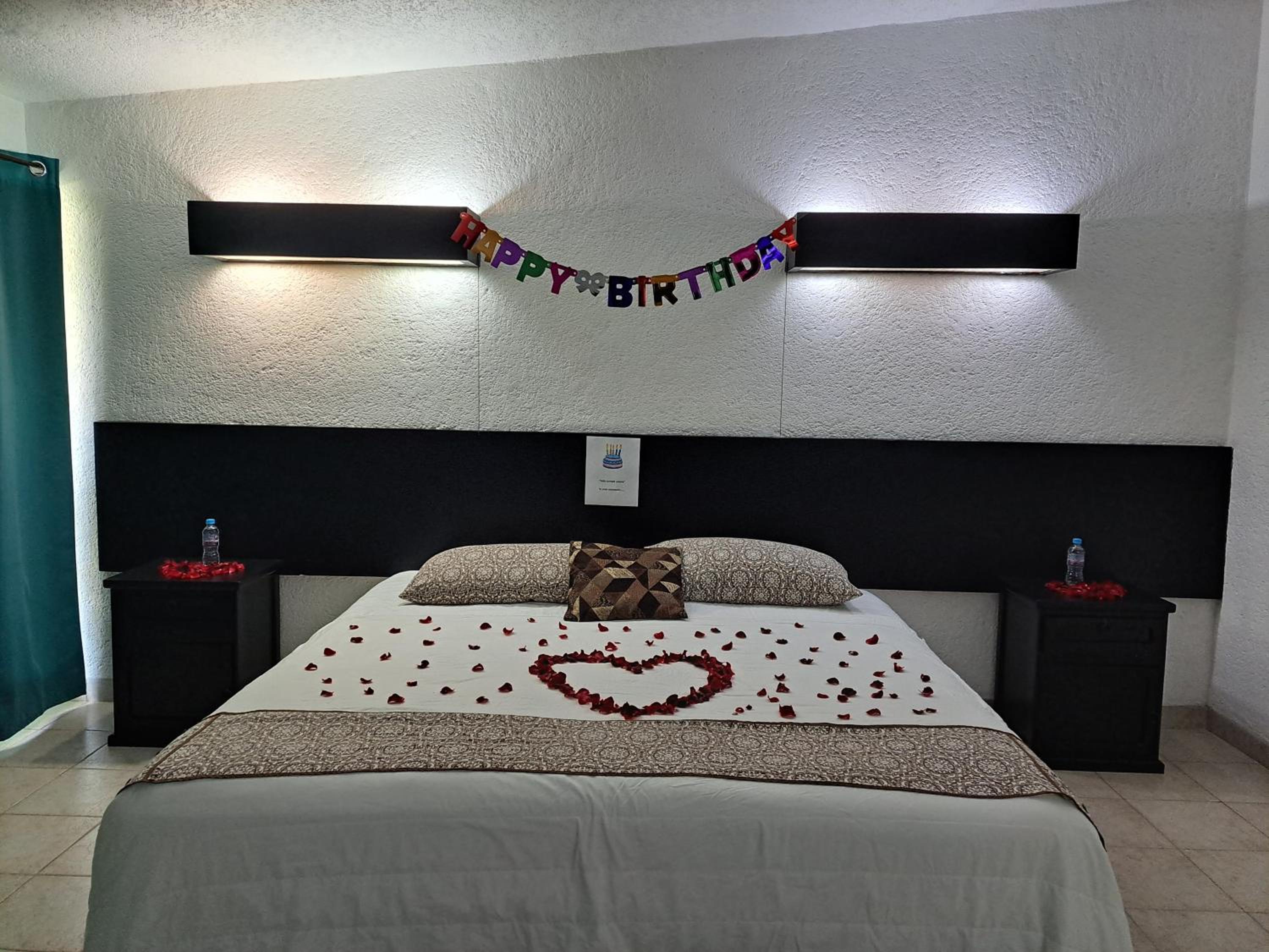 Hotel Teques Palace - Property Image 1