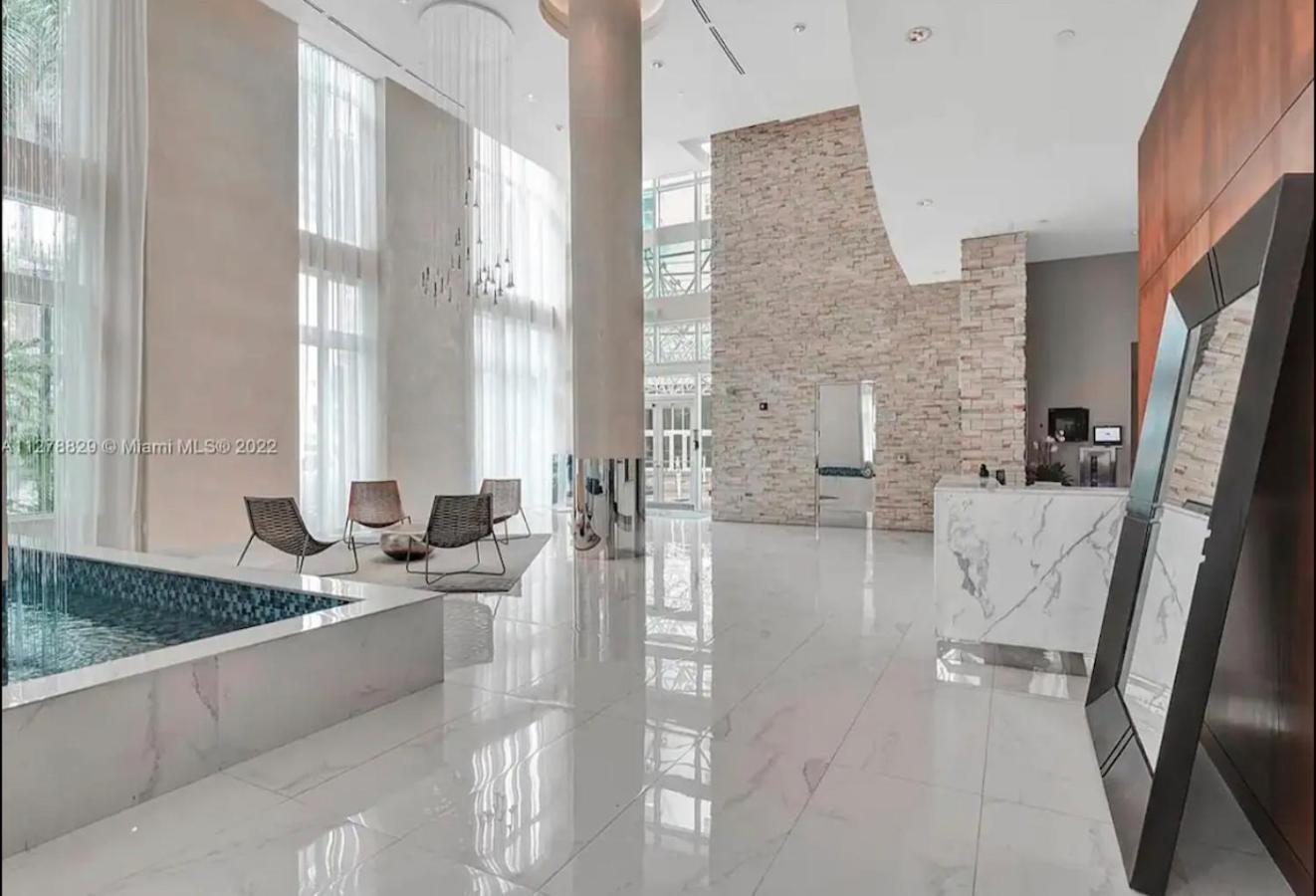 Iconic 1BR loft Brickell-Waterviews