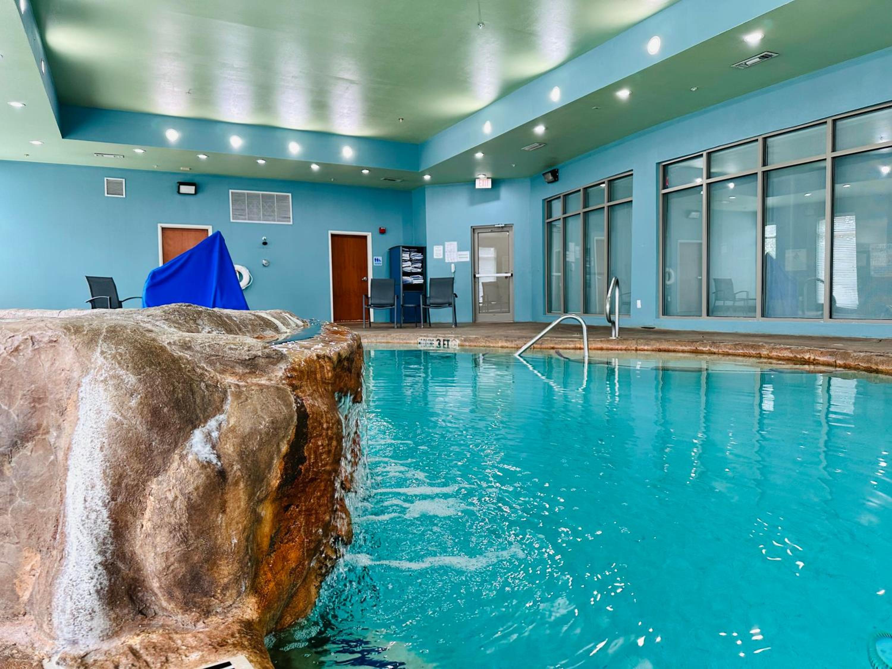 Mansfield Vacations - Holiday Inn Express Hotel  Suites Mansfield, an IHG Hotel - Property Image 11