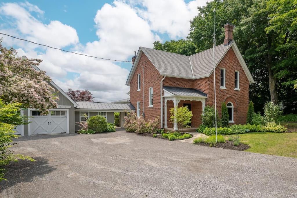 Lakeview Luxury Farmhouse Retreat - Hot Tub - Games Room