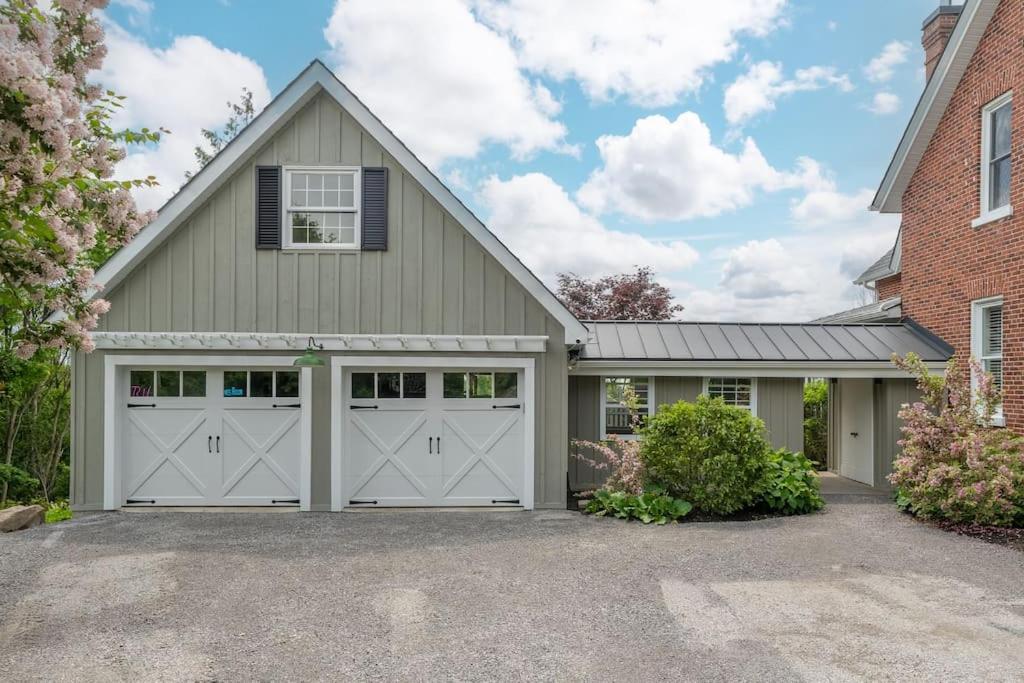 Lakeview Luxury Farmhouse Retreat - Hot Tub - Games Room