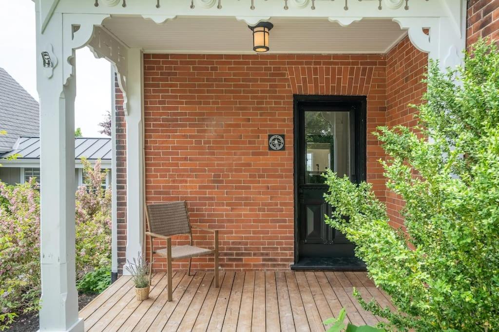 Lakeview Luxury Farmhouse Retreat - Hot Tub - Games Room