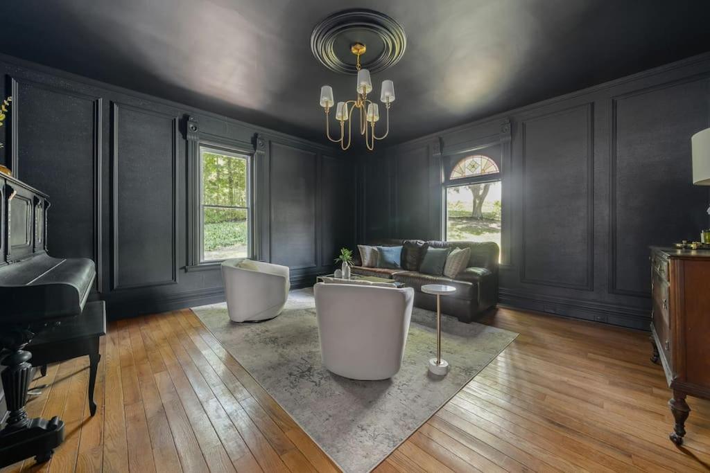 Lakeview Luxury Farmhouse Retreat - Hot Tub - Games Room
