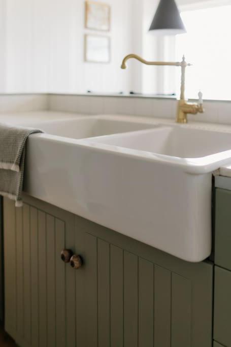 Lakeview Luxury Farmhouse Retreat - Hot Tub - Games Room