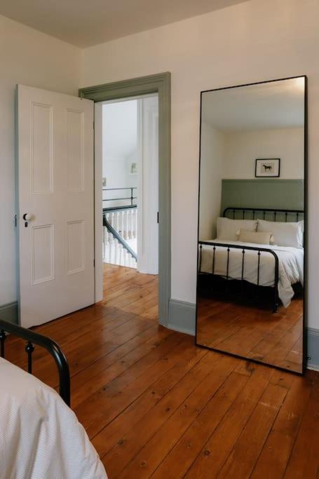 Lakeview Luxury Farmhouse Retreat - Hot Tub - Games Room