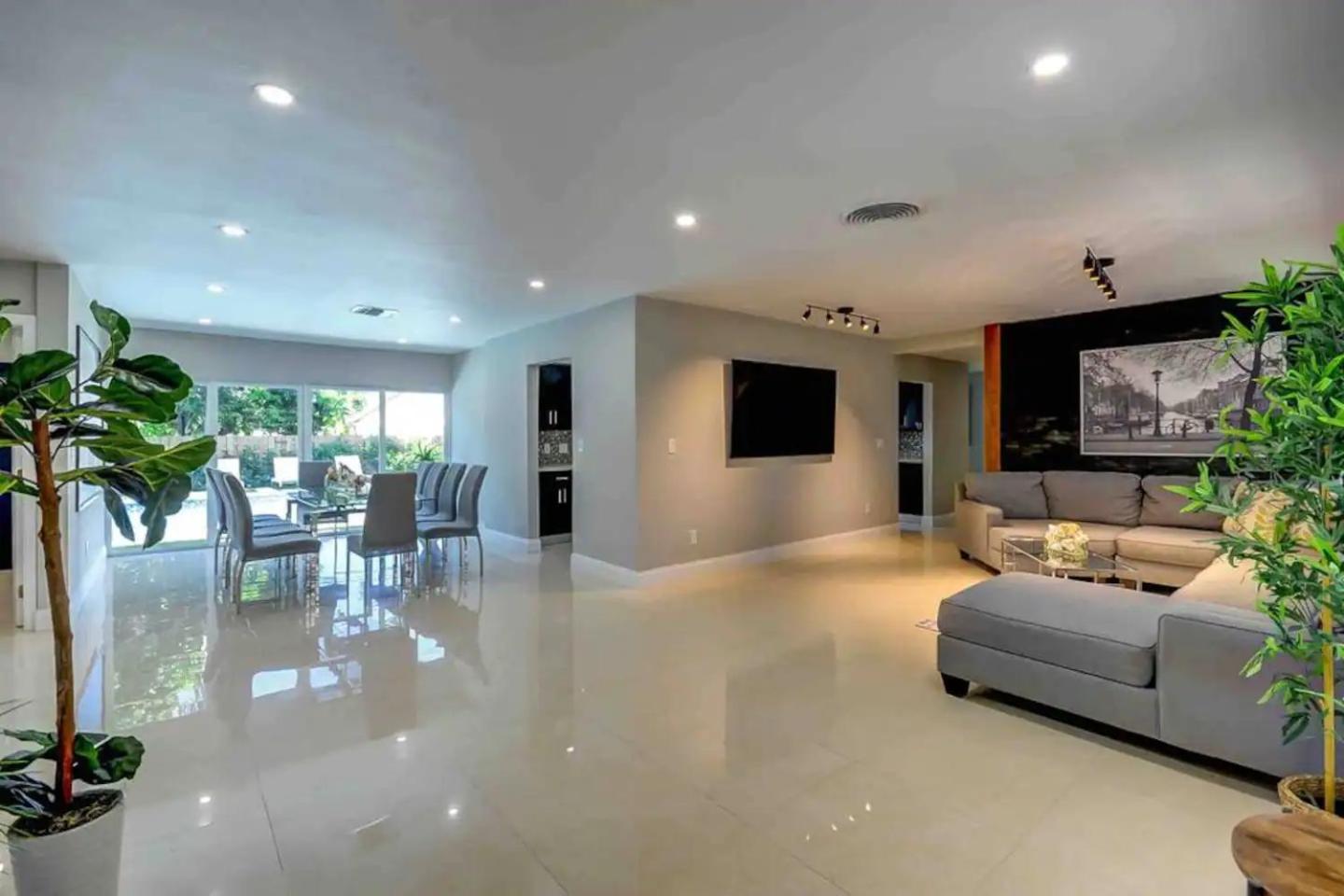 Grand Home Jacuzzi, Heated Pool, Games, BB Court L20