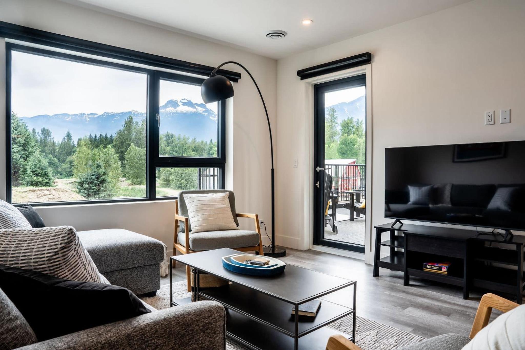 Revy's Peak Condo - Hot Tub with View