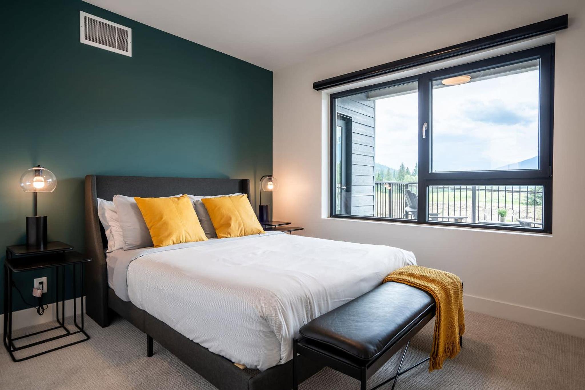 Revy's Peak Condo - Hot Tub with View