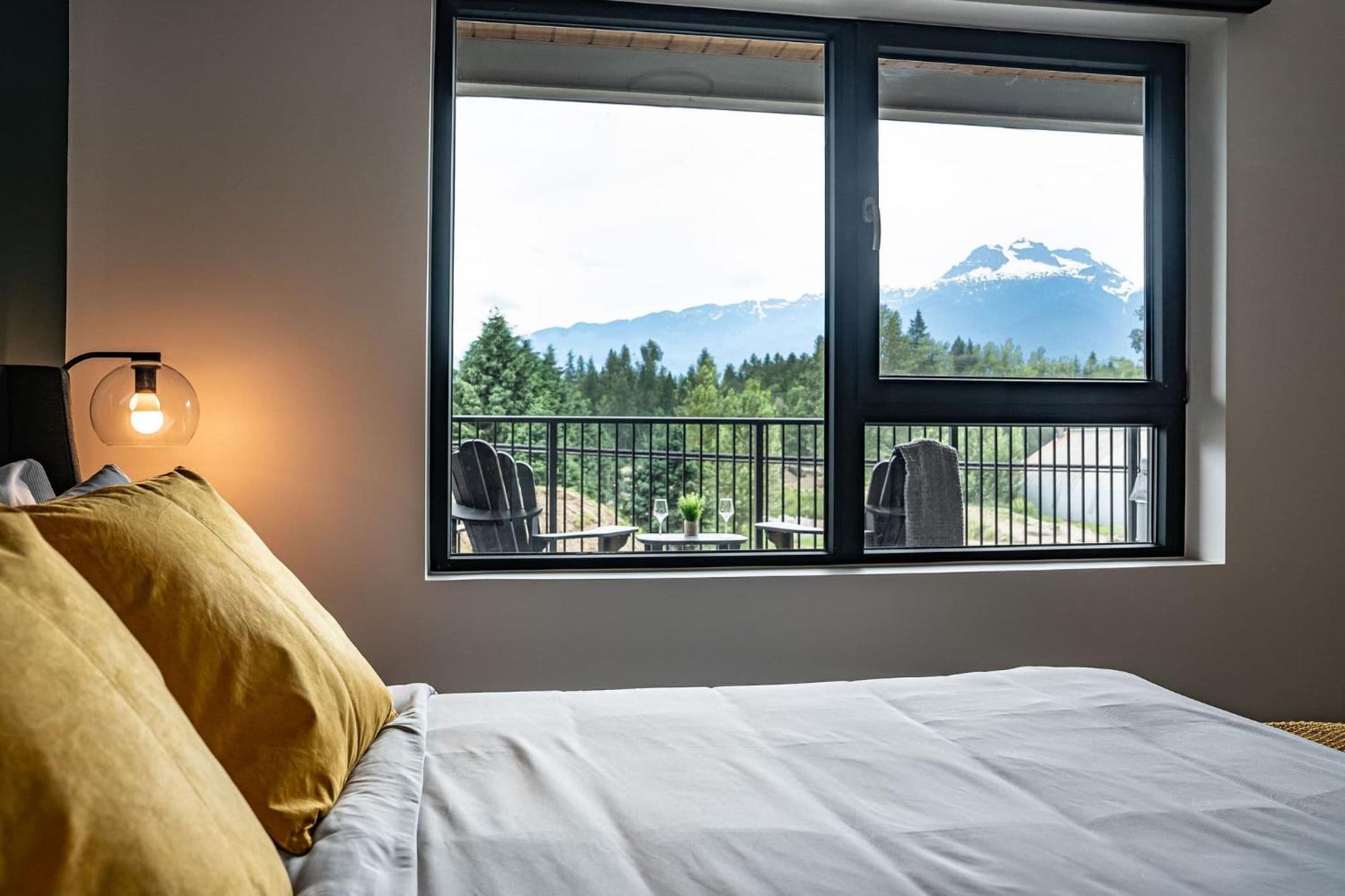 Revy's Peak Condo - Hot Tub with View