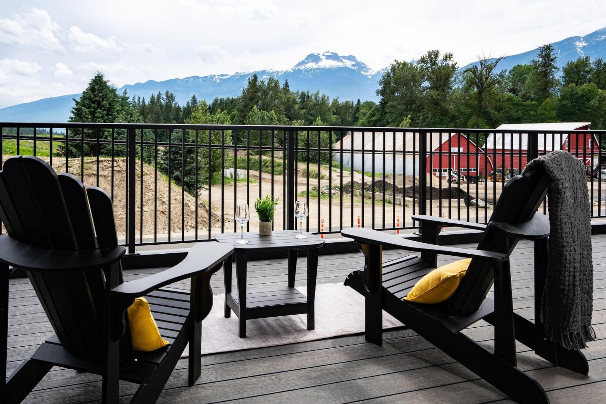 Revy's Peak Condo - Hot Tub with View
