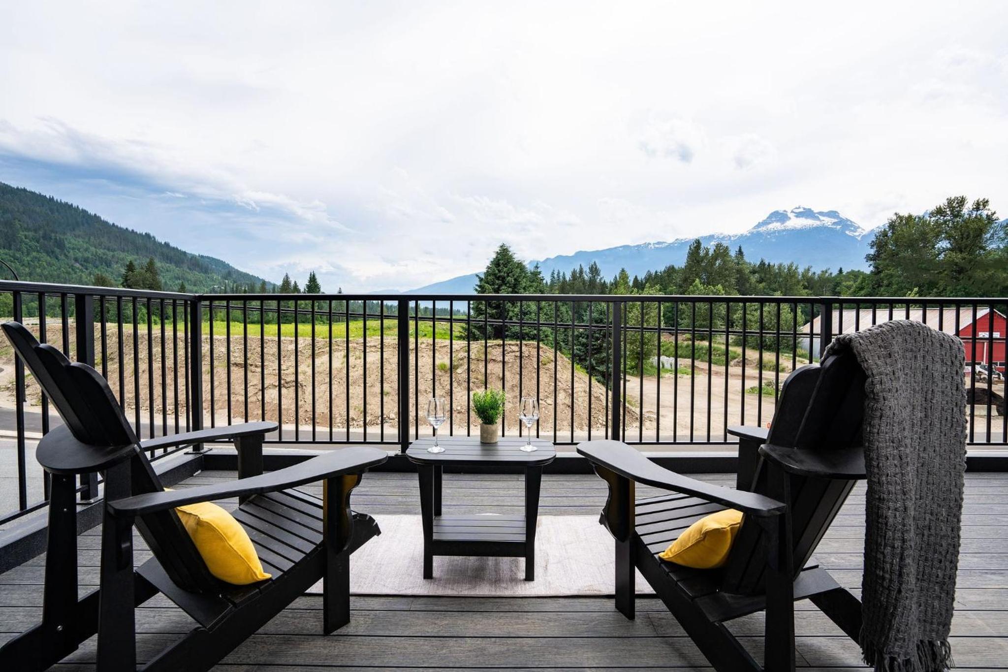 Revy's Peak Condo - Hot Tub with View