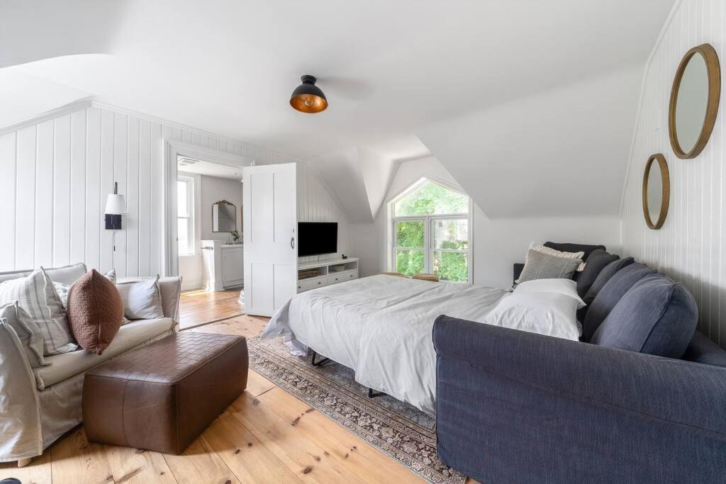 Lakeview Luxury Farmhouse Retreat - Hot Tub - Games Room