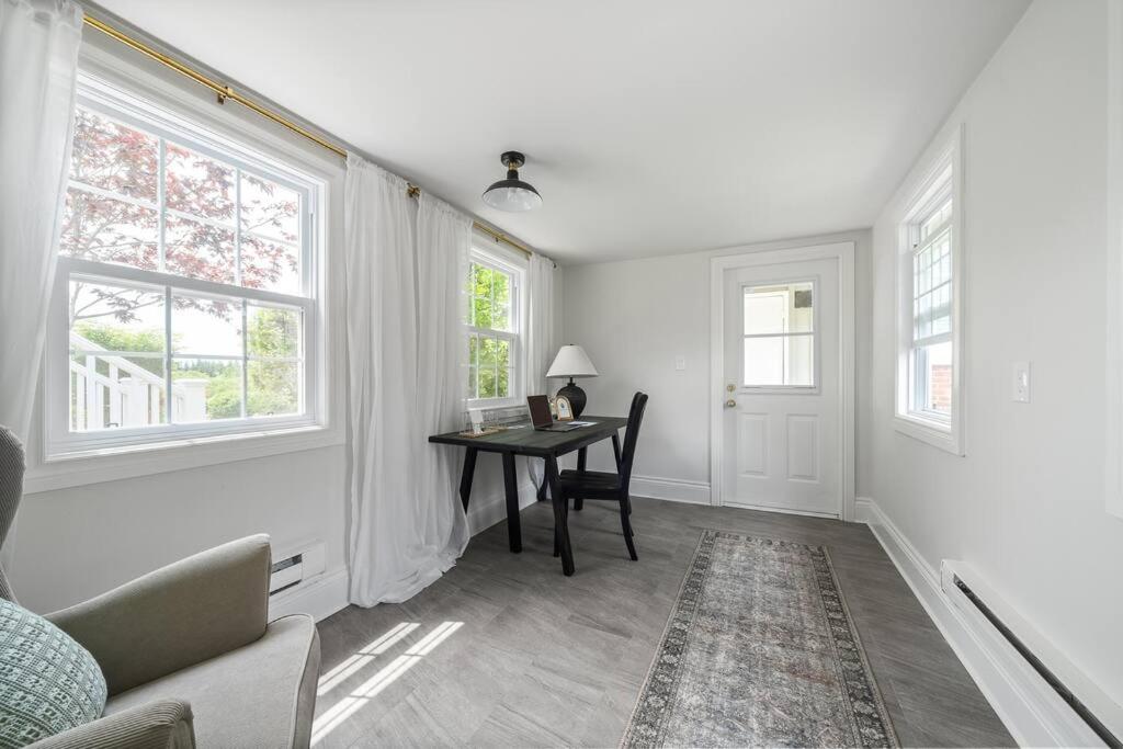 Lakeview Luxury Farmhouse Retreat - Hot Tub - Games Room