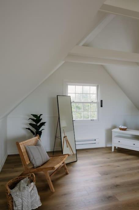Lakeview Luxury Farmhouse Retreat - Hot Tub - Games Room