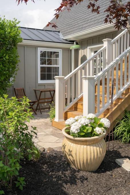 Lakeview Luxury Farmhouse Retreat - Hot Tub - Games Room