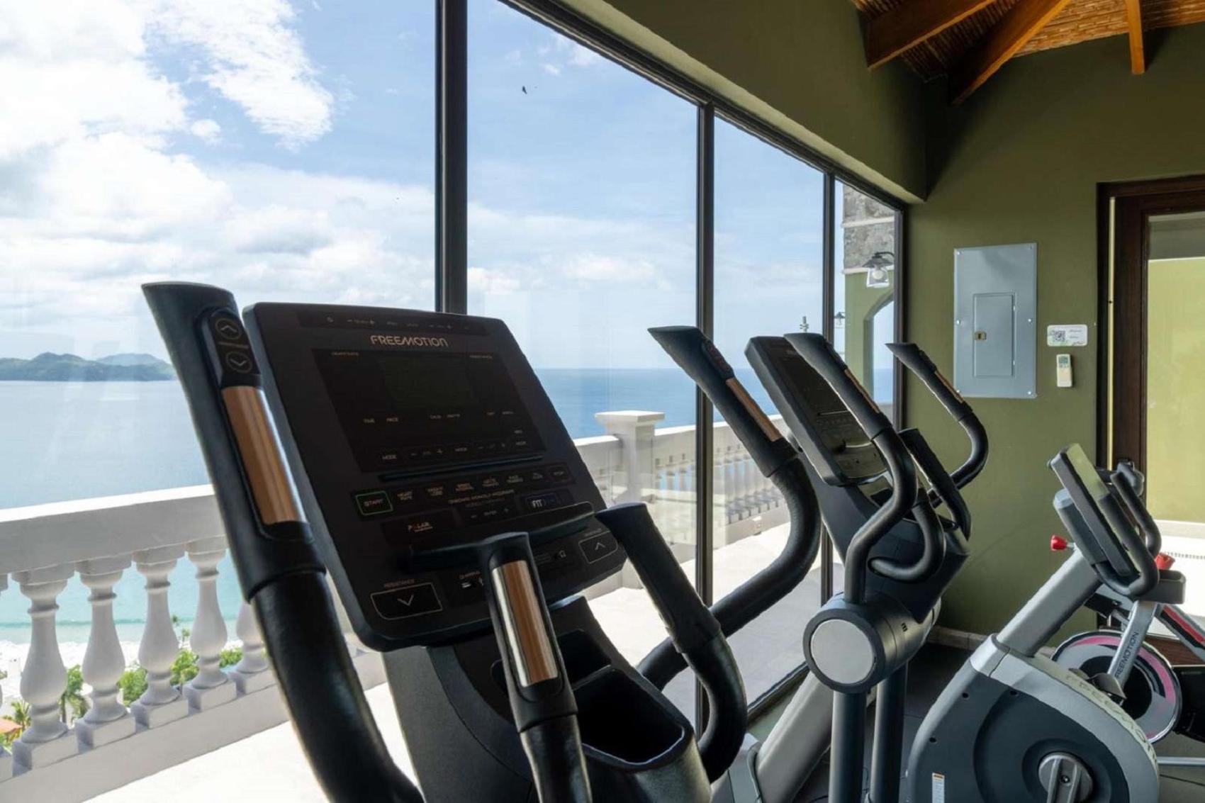 360 Splendor - Ocean-View Condo #204 in Luxury Flamingo-Complex