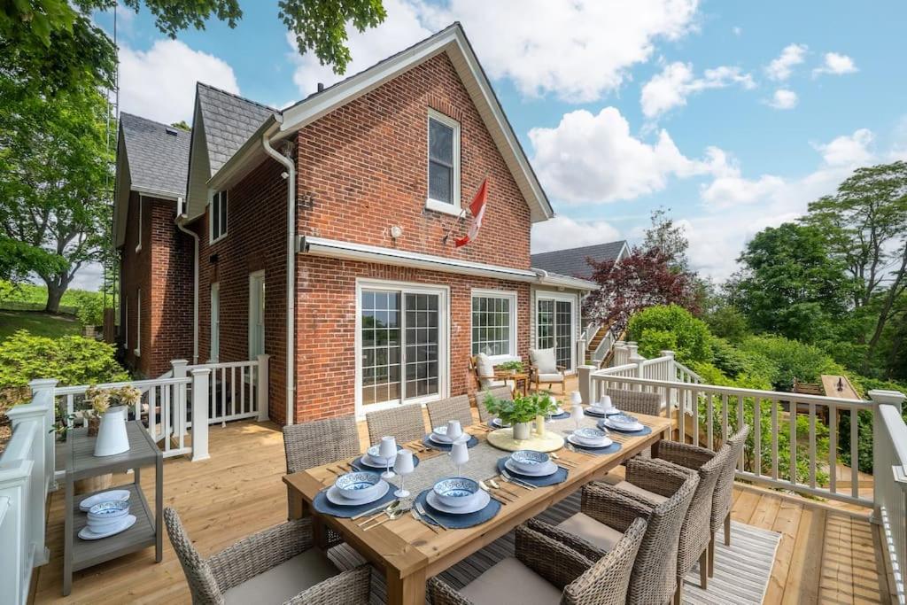 Lakeview Luxury Farmhouse Retreat - Hot Tub - Games Room