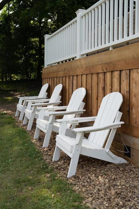 Lakeview Luxury Farmhouse Retreat - Hot Tub - Games Room