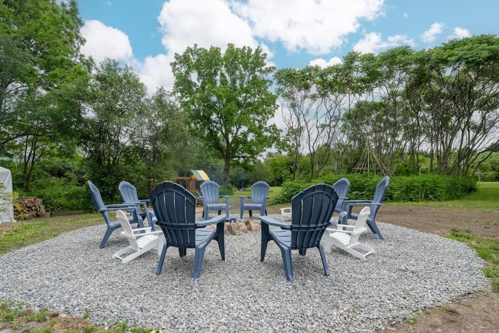 Lakeview Luxury Farmhouse Retreat - Hot Tub - Games Room