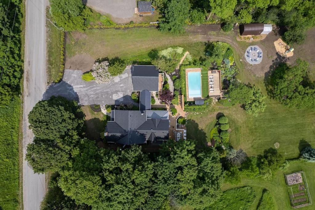 Lakeview Luxury Farmhouse Retreat - Hot Tub - Games Room