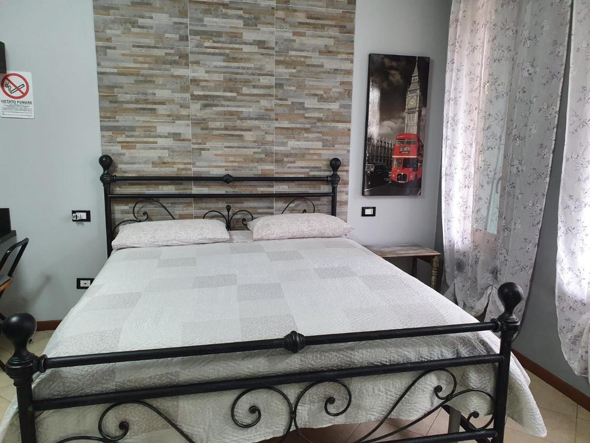 B e B House en Castellanza — bedroom