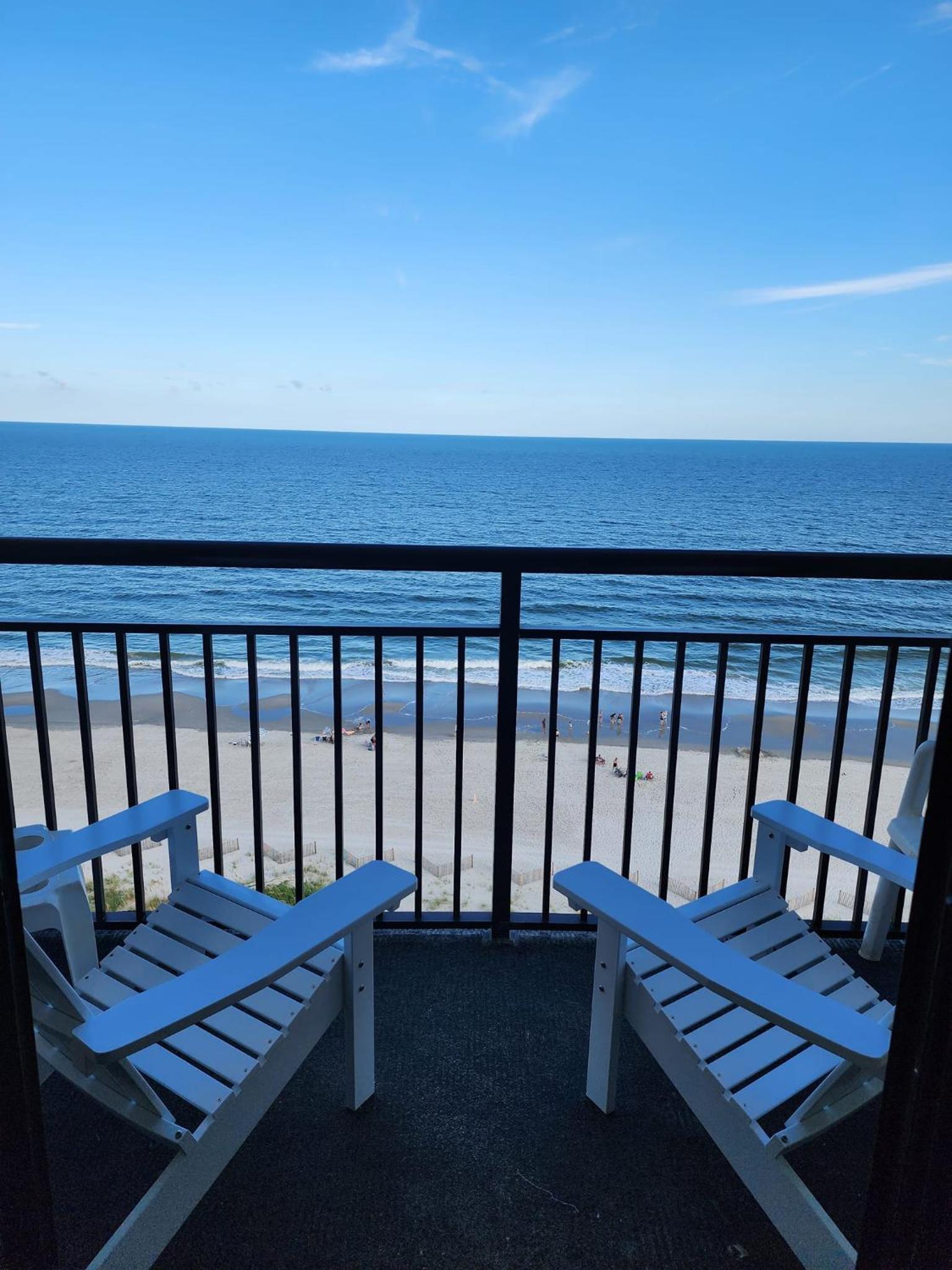 Hotel Newley renovated Ocean Front condo with Heated pools, lazy river and hot tubs