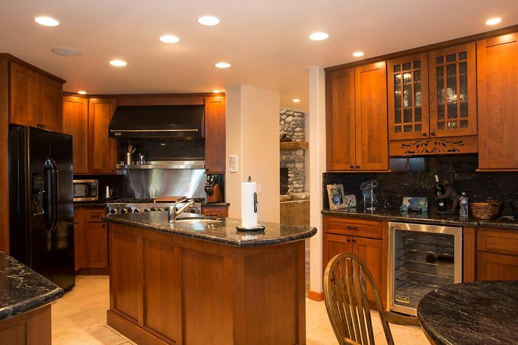 Lake Tahoe Vacations - Big Luxury South Lake Tahoe Home - Property Image 33