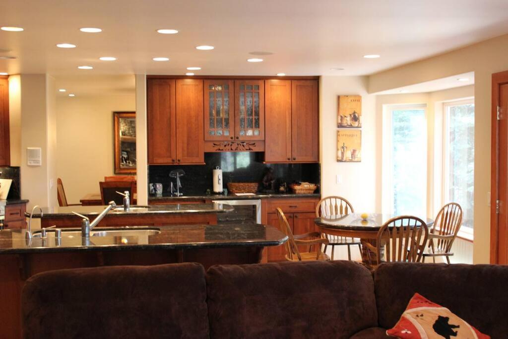 Lake Tahoe Vacations - Big Luxury South Lake Tahoe Home - Property Image 4