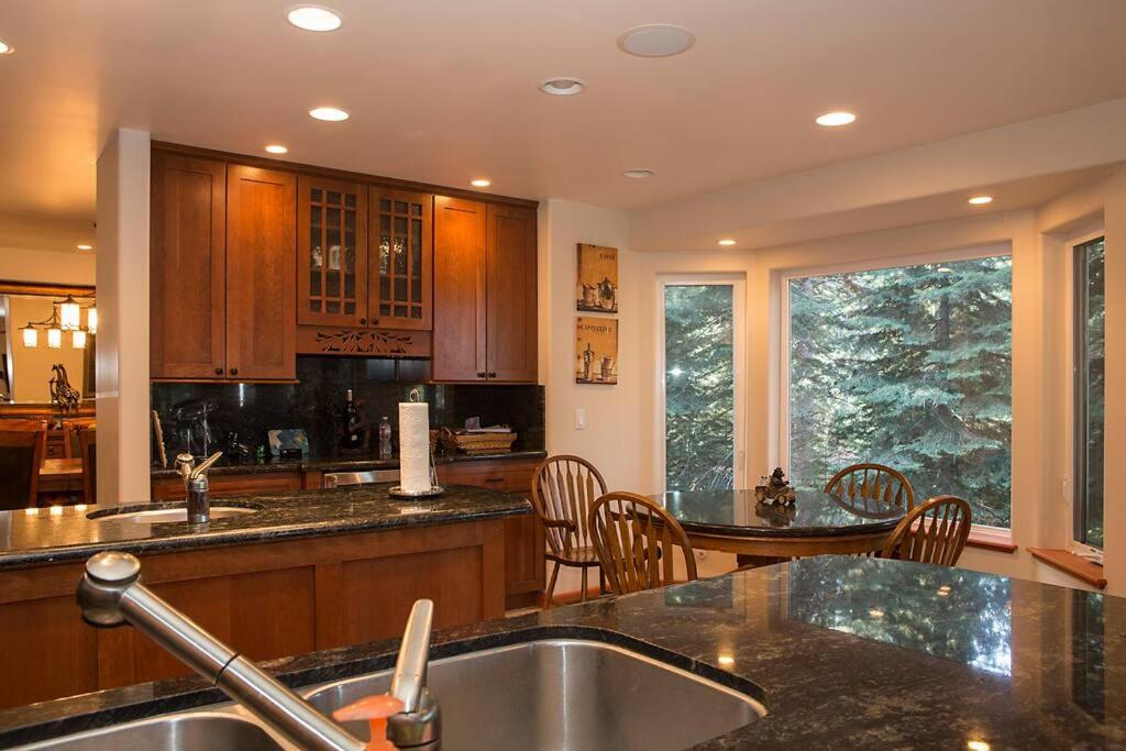 Lake Tahoe Vacations - Big Luxury South Lake Tahoe Home - Property Image 27