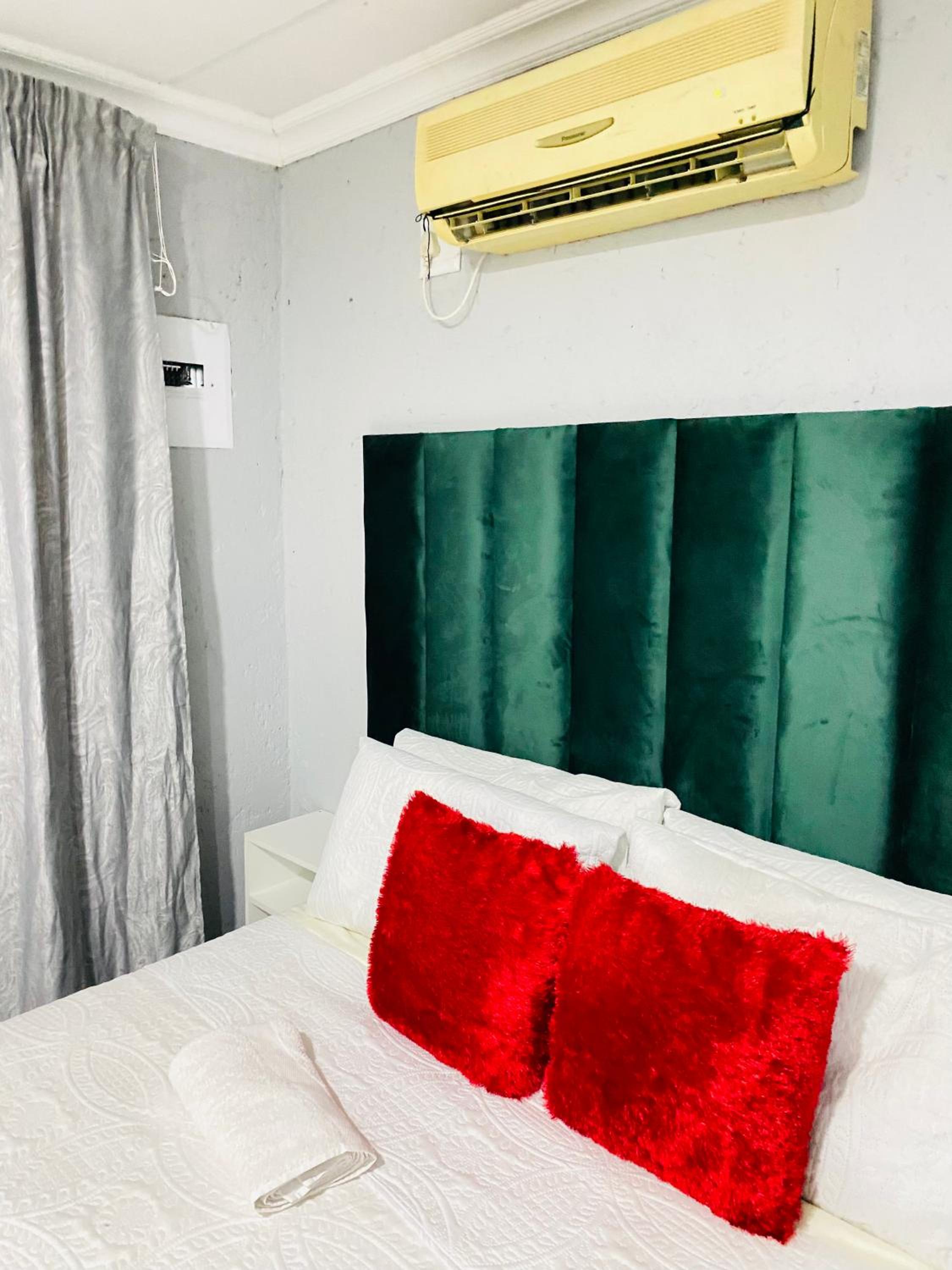Executive Galaxy Guest House Nkowankowa Extension 2