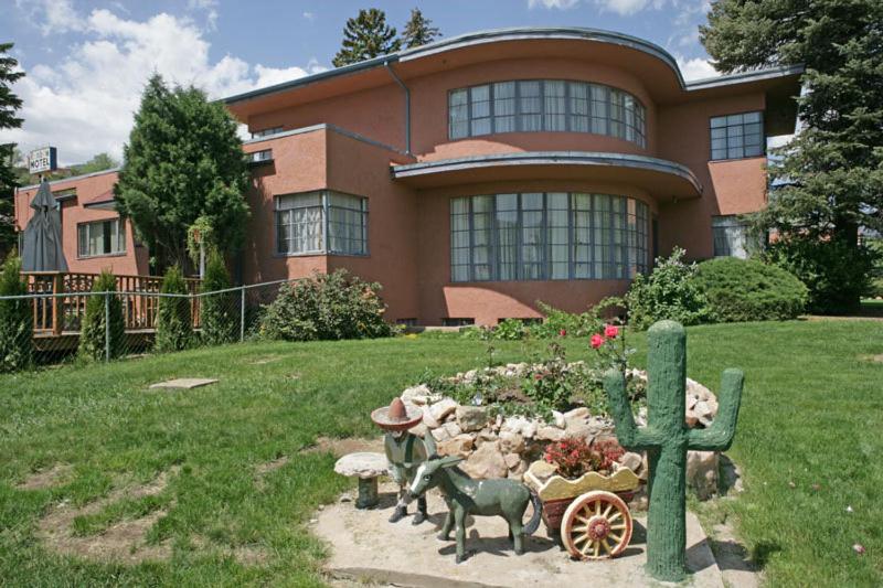 Hotel Rainbow Lodge and Inn - Image 1