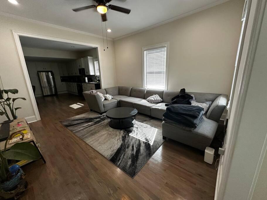 Charming family friendly spacious 3/3 bath
