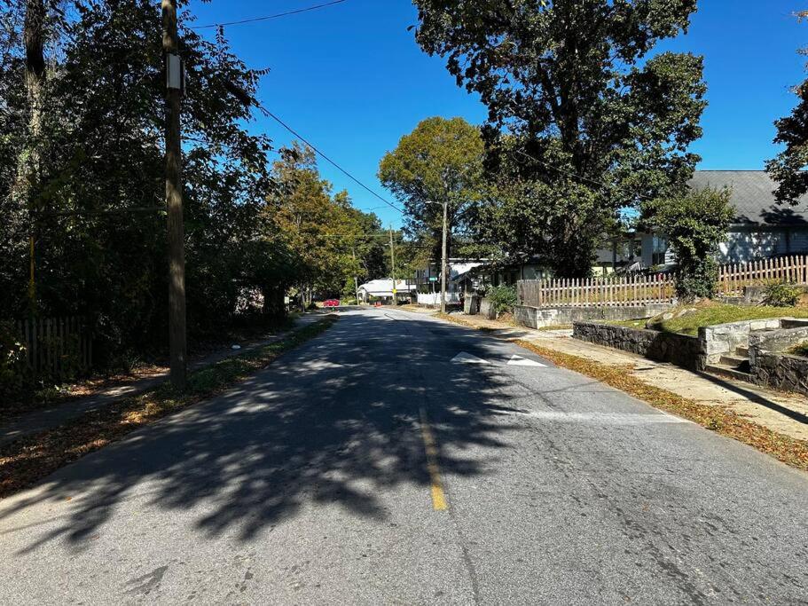Charming family friendly spacious 3/3 bath