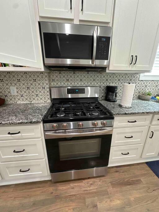 Charming family friendly spacious 3/3 bath