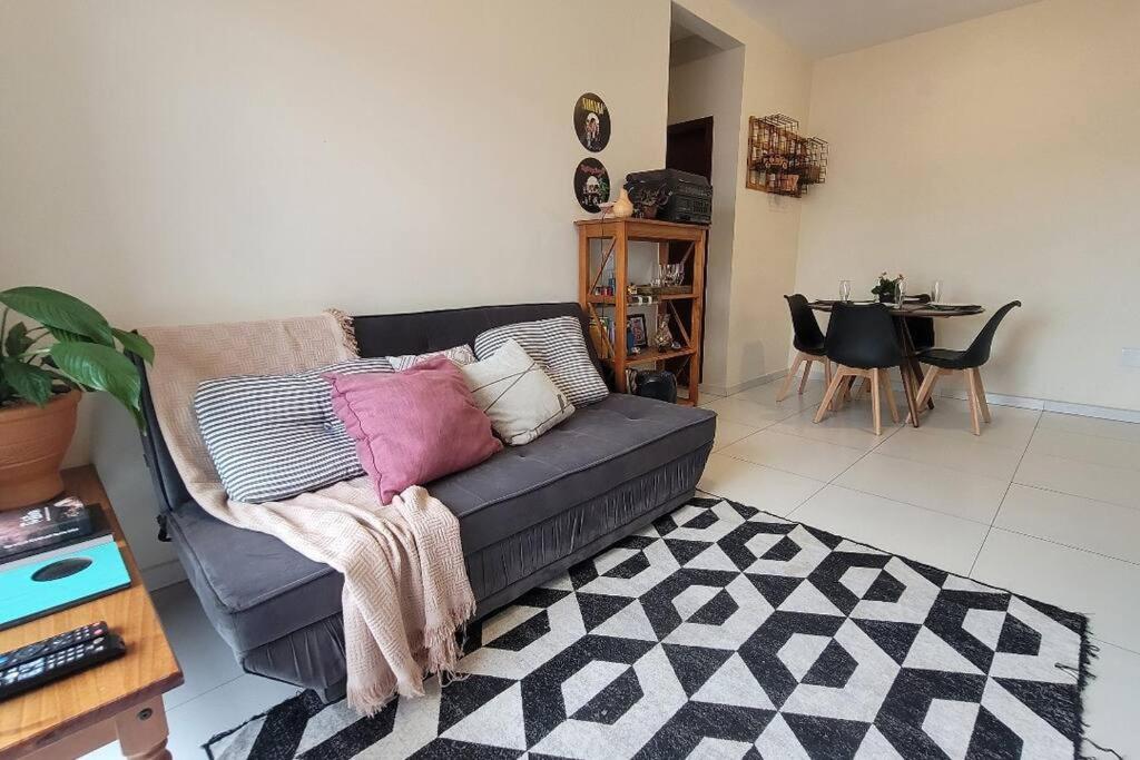 Apartamento Ingleses Florianópolis, 2 quartos aconchegante 1,6 km da praia
