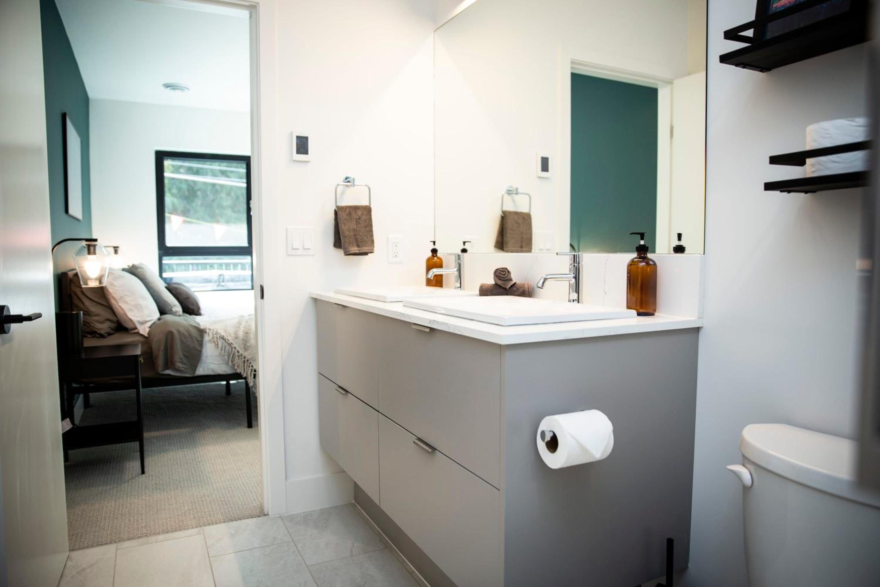Ski & Tee Retreat Bright Three Bedroom and Hot Tub