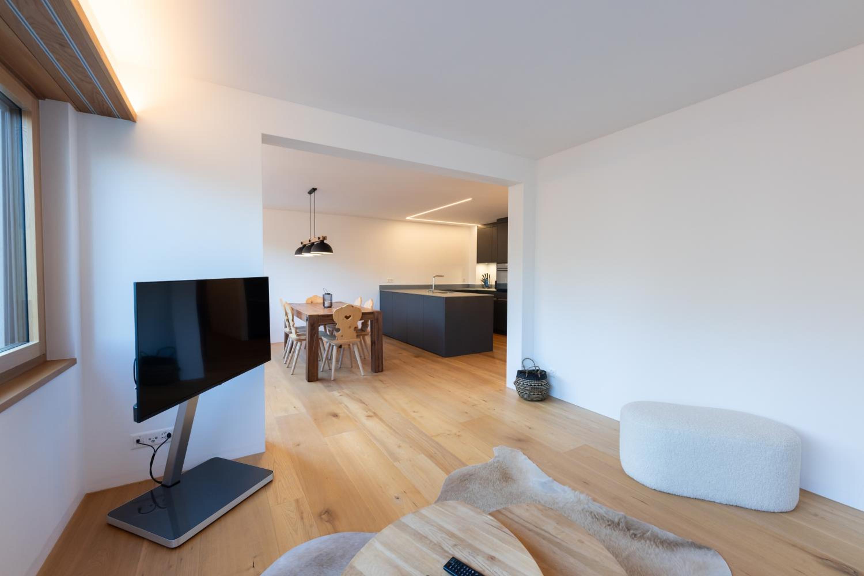 New! Exclusive Apartment 3min to Chantarella Bahn view 5