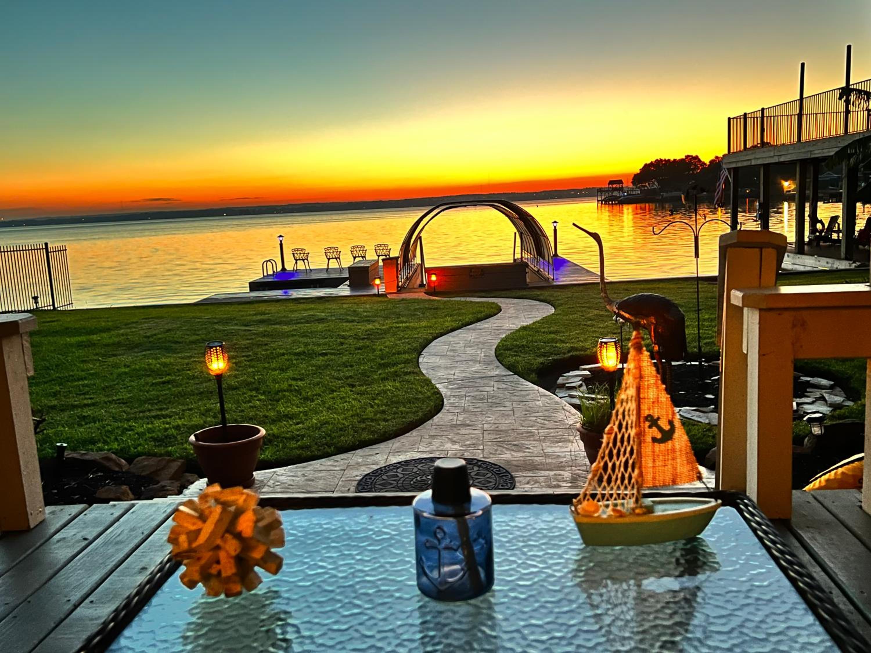 Conroe Lakefront Cottage