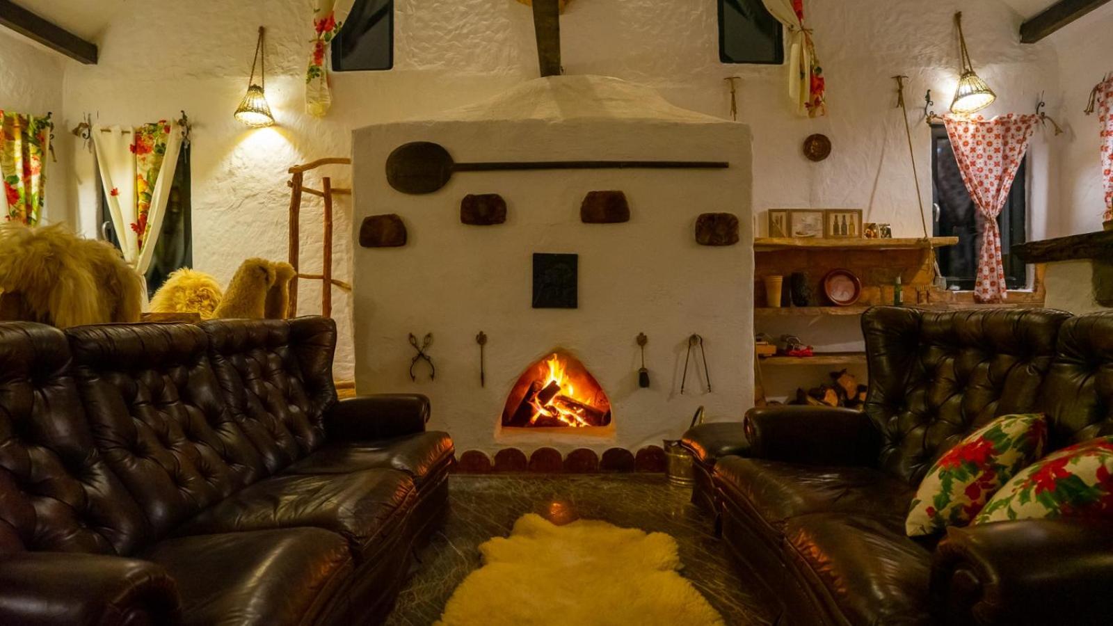 Porumbacu Mountain Views - Cabană cu Piscină