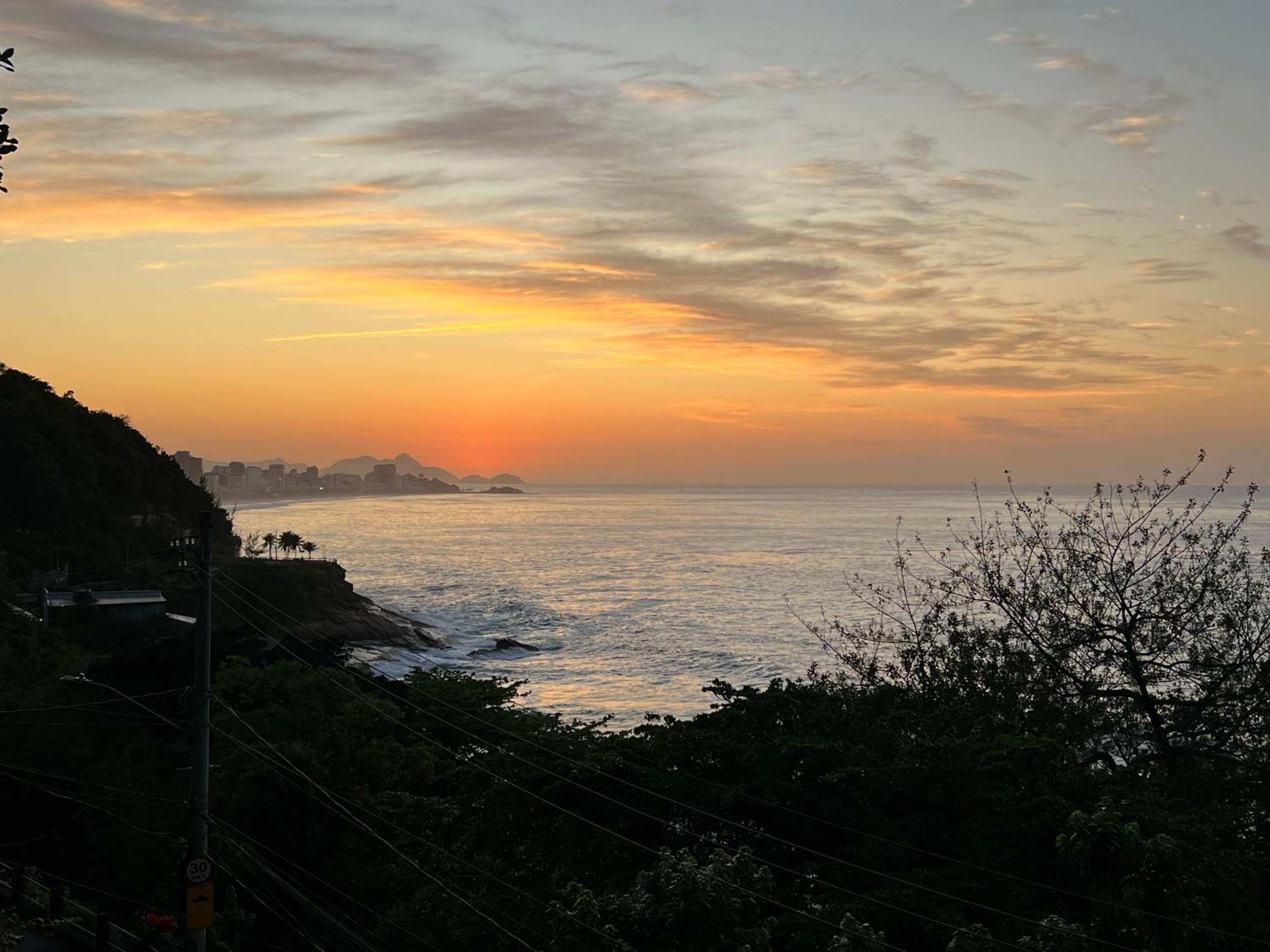 Ocean View House of Zepp - Good neighbourhood, 5 minute walk to the beach, stunning sunrise views