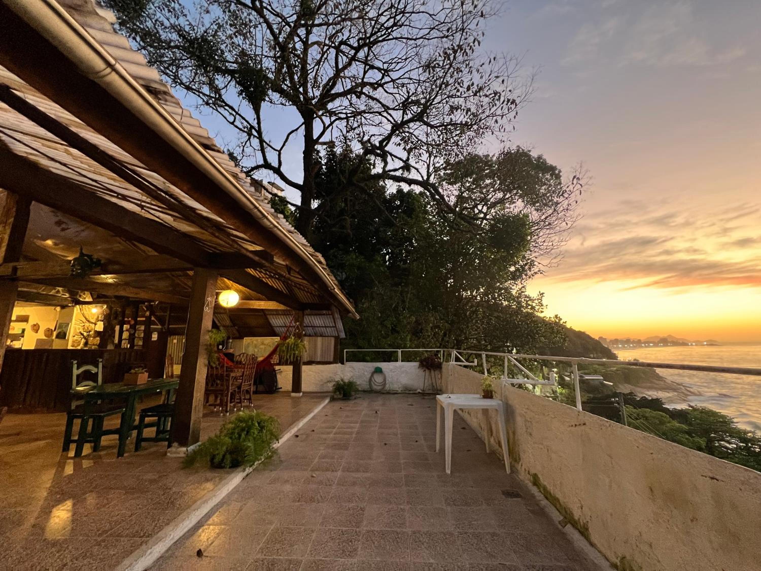 Ocean View House of Zepp - Good neighbourhood, 5 minute walk to the beach, stunning sunrise views