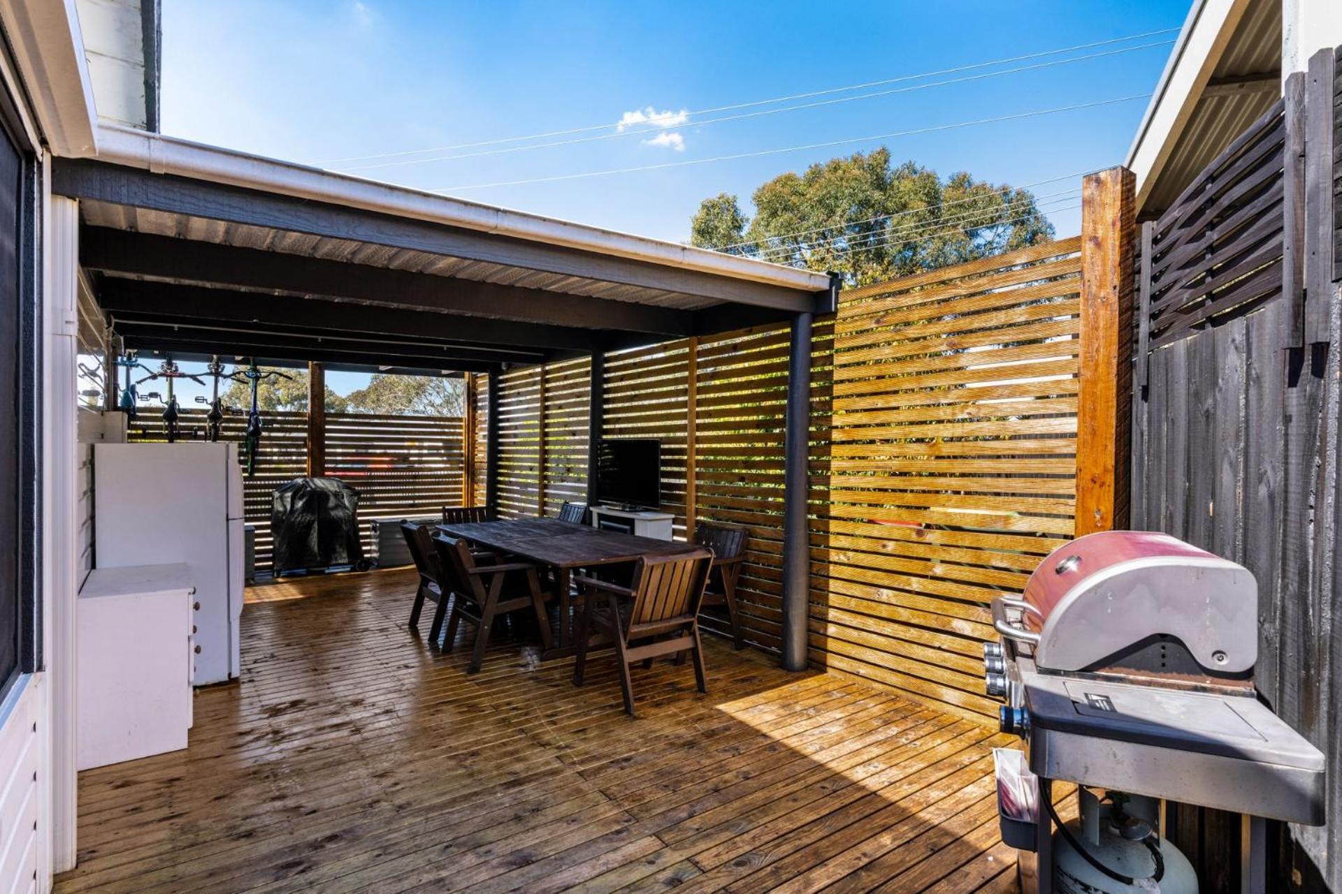 Inverloch' s Lime Green Door - Linen, Wifi, Pet Friendly