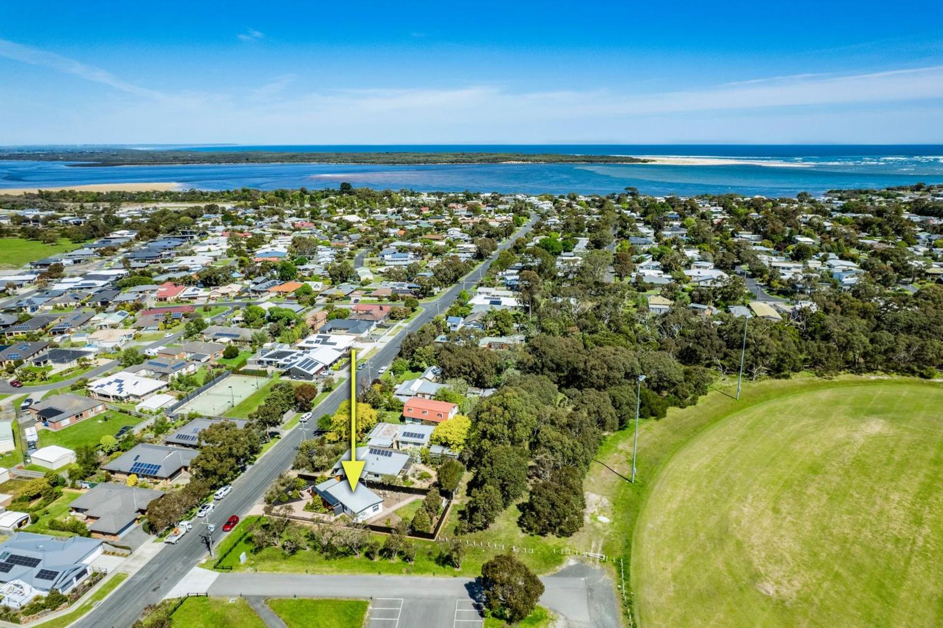 Inverloch' s Lime Green Door - Linen, Wifi, Pet Friendly