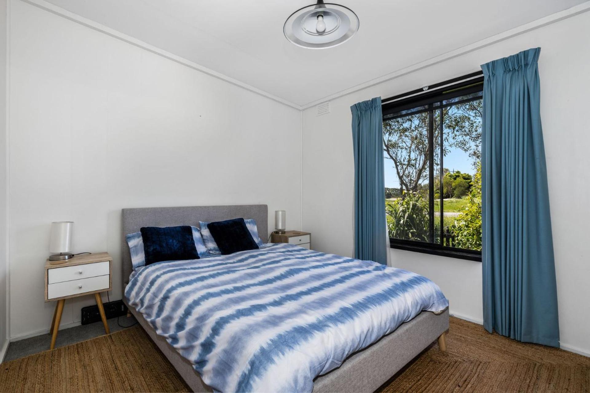 Inverloch' s Lime Green Door - Linen, Wifi, Pet Friendly