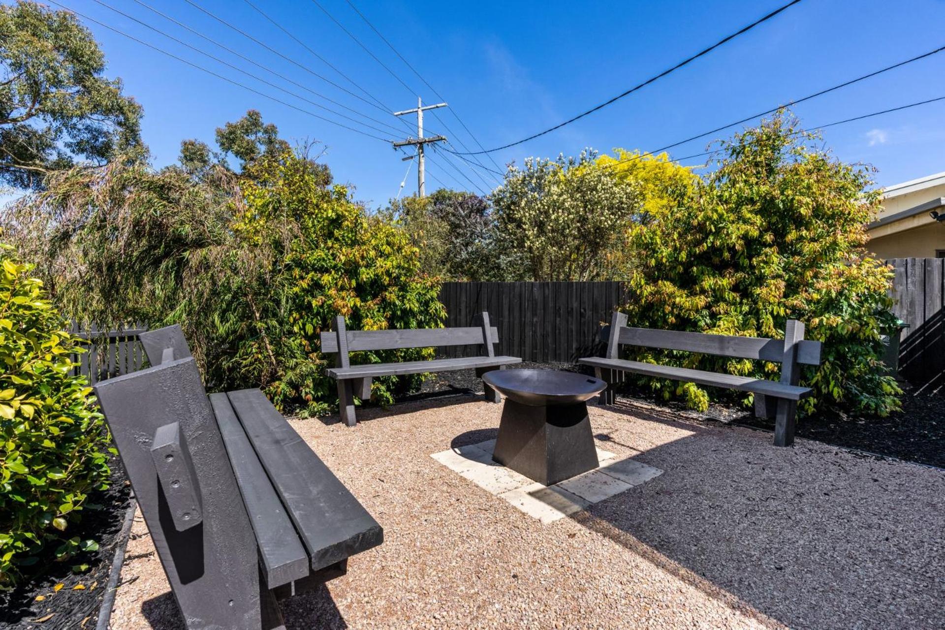 Inverloch' s Lime Green Door - Linen, Wifi, Pet Friendly