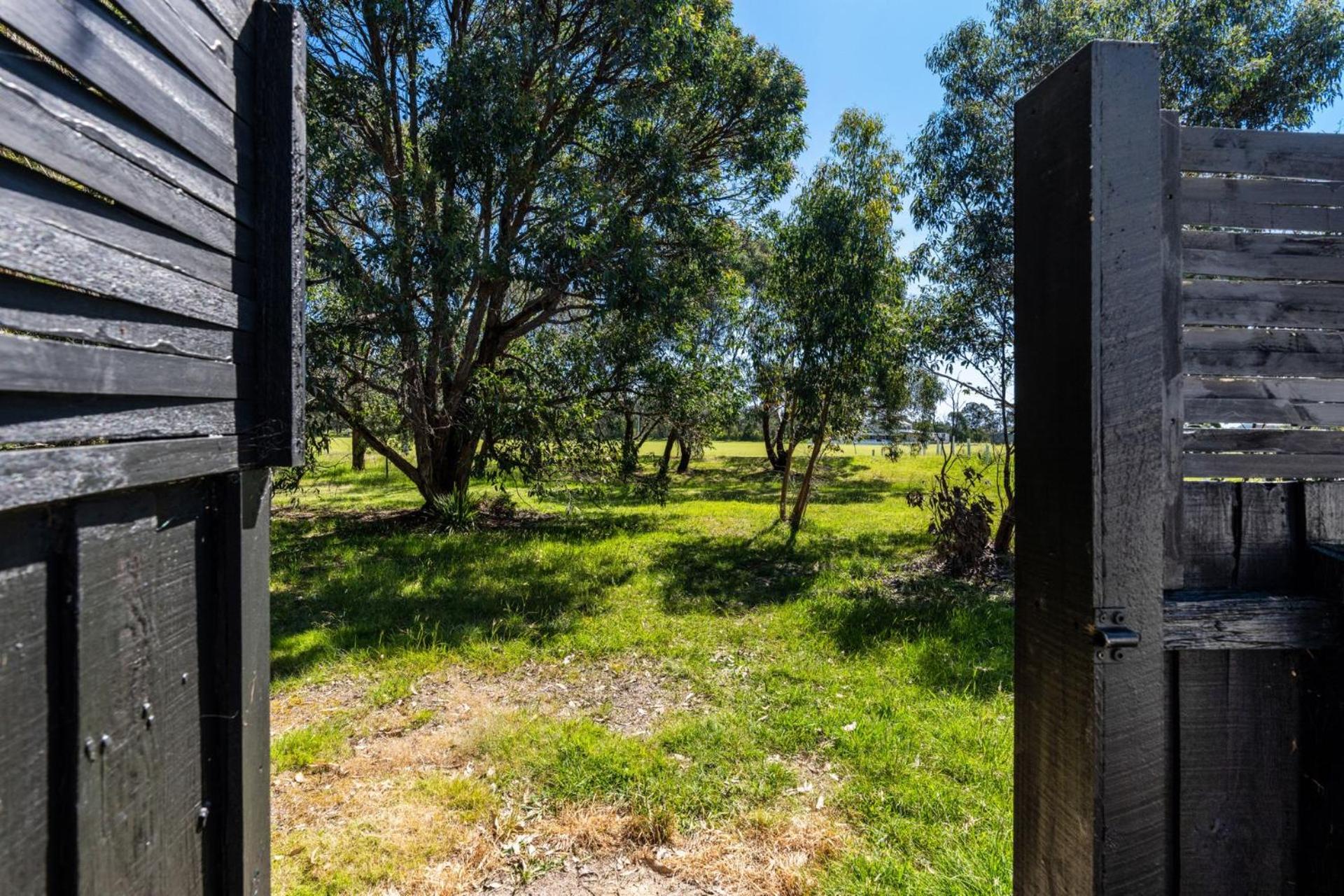 Inverloch' s Lime Green Door - Linen, Wifi, Pet Friendly