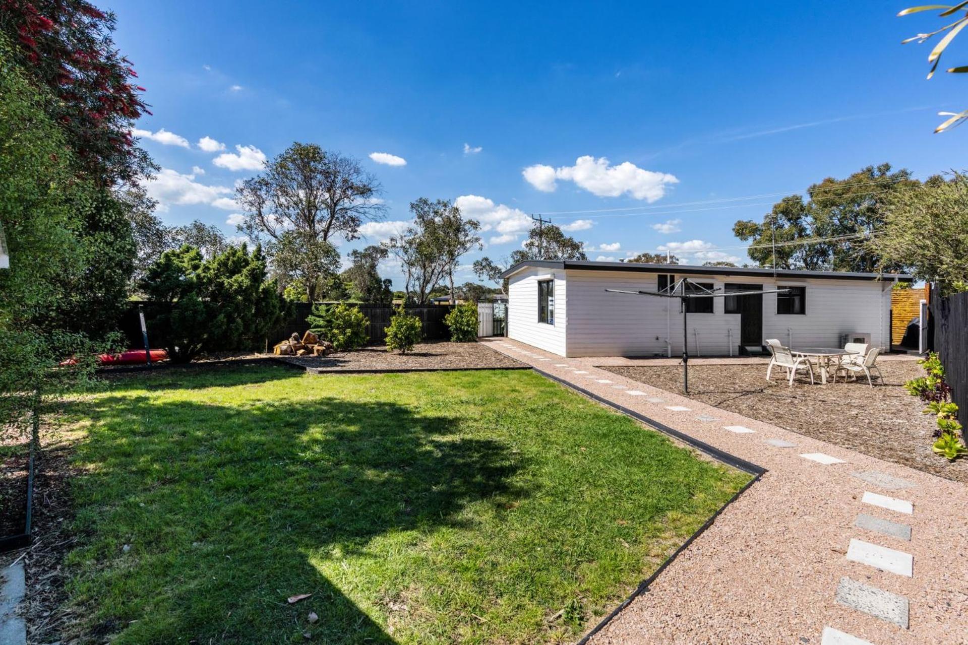 Inverloch' s Lime Green Door - Linen, Wifi, Pet Friendly