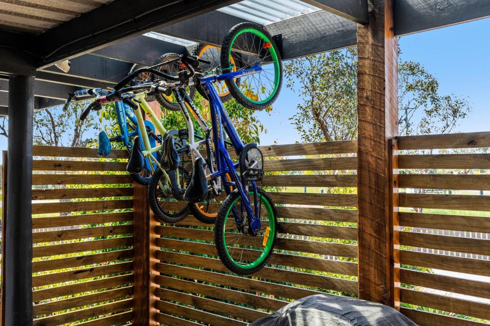 Inverloch' s Lime Green Door - Linen, Wifi, Pet Friendly