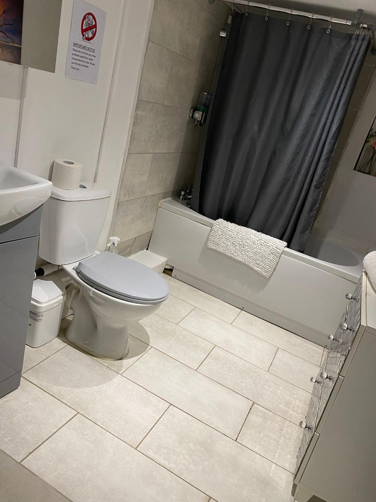 Hidden Treasure-Netflix and Wi-Fi-Basement flat, photo 27