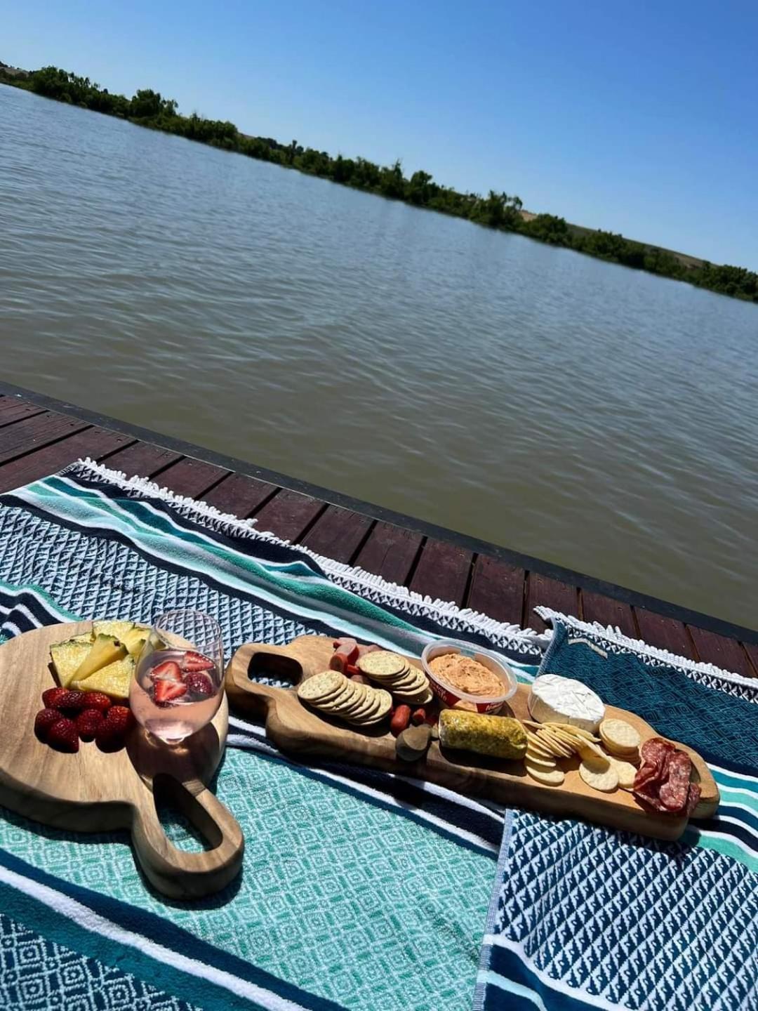 Ark-imedes - Unique float home on the Murray River